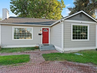 704 W Fremont Ave, Selah, WA, 98942