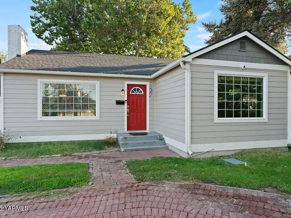 704 W Fremont Ave, Selah, WA 98942