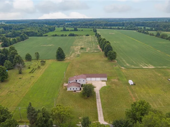 34433 Law Rd, Grafton, OH 44044