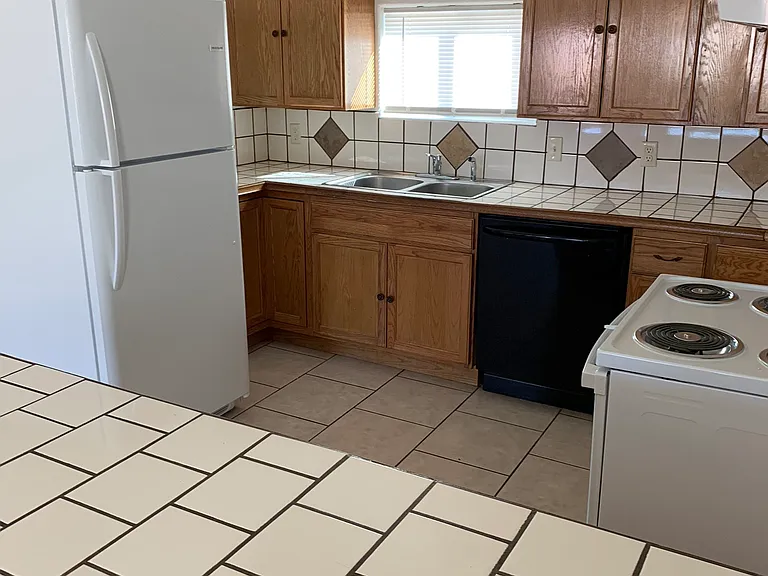 515 W 5th Ave — Photo 3