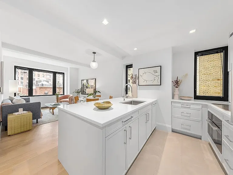 201 W 77th St #2GH — Photo 1