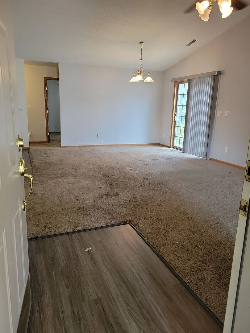 One Level Twin home — Photo 3