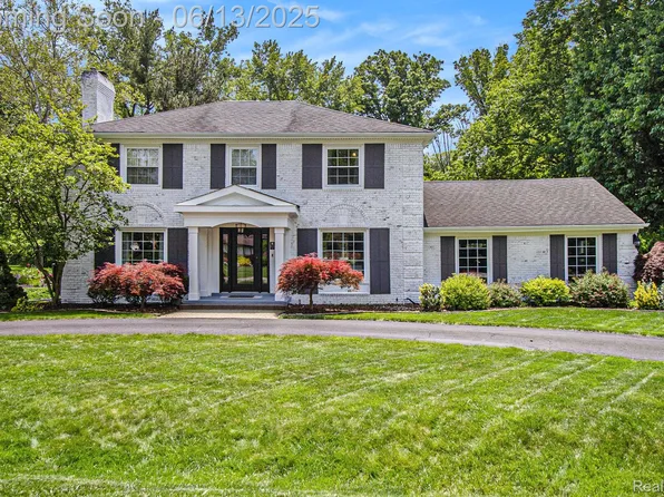 9875 Island Dr, Grosse Ile, MI 48138