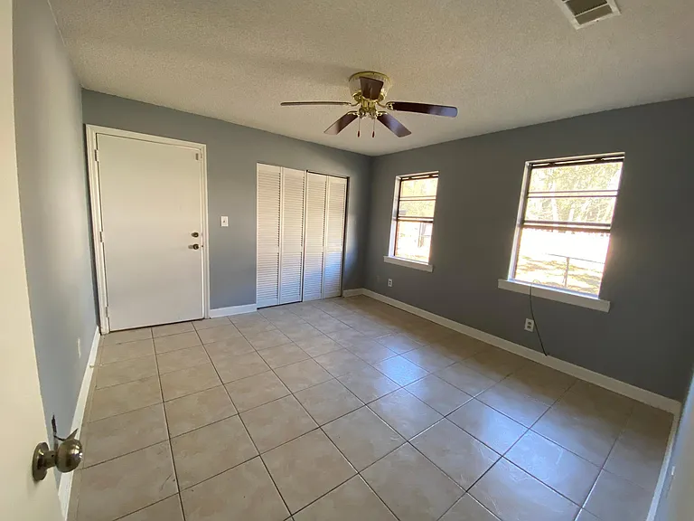 3211 Iantha St — Photo 20