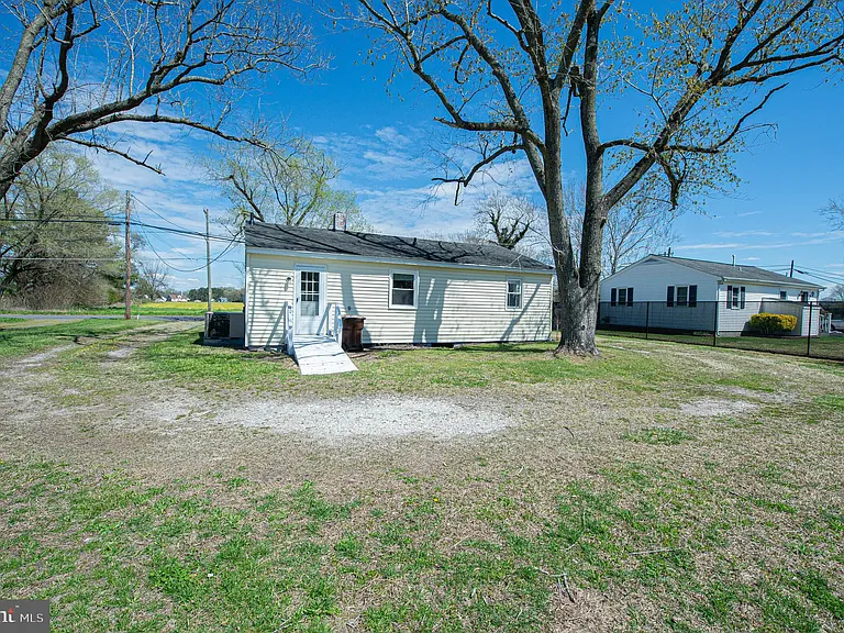 602 E Main St — Photo 10