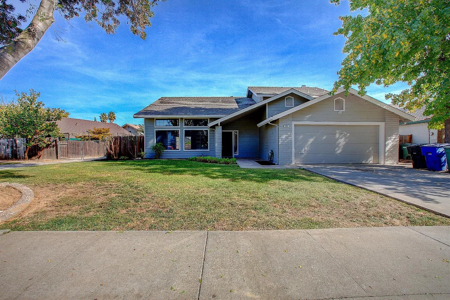 544 Clover Ave photo 1