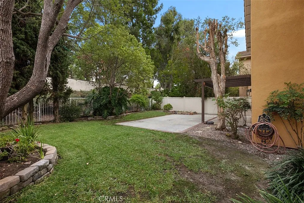 4 bed, 2.5 bath, 1977 sqft, $5,000 — Photo 3