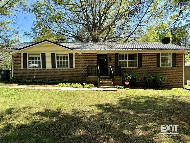105 Marrow St — Photo 1
