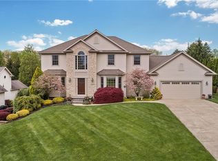2025 Forest Edge Dr, Cuyahoga Falls, OH 44223