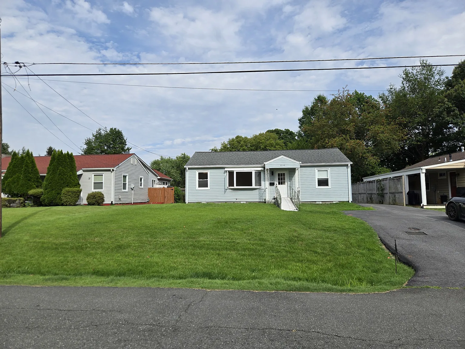 2949 Rosemary Ln — Photo 2