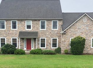 2931 Grundsau Ct, Fogelsville, PA 18051