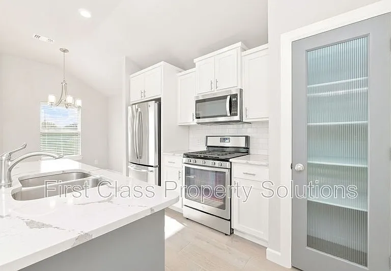 13500 Watson Dr — Photo 6