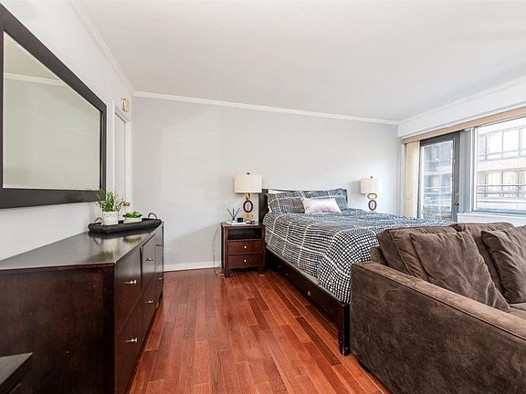 4th image of 330 E 49th St #12AA