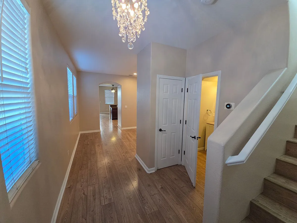 Building Photo - 918 Castellona Dr