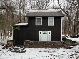 18 Roselawn Rd, Highland Mills, NY 10930