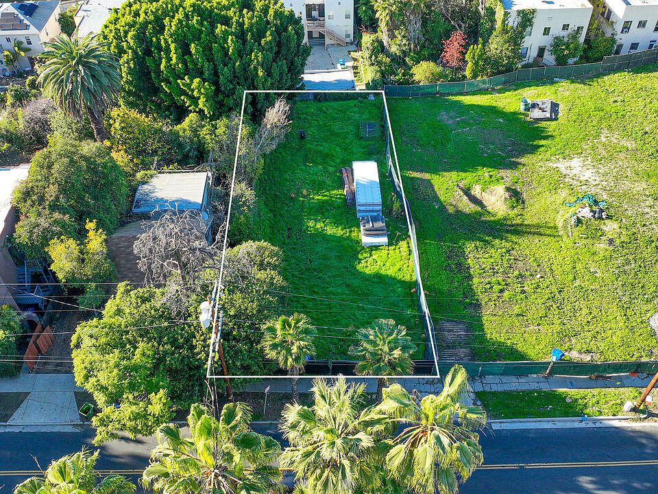1st image of 823 Hyperion Ave