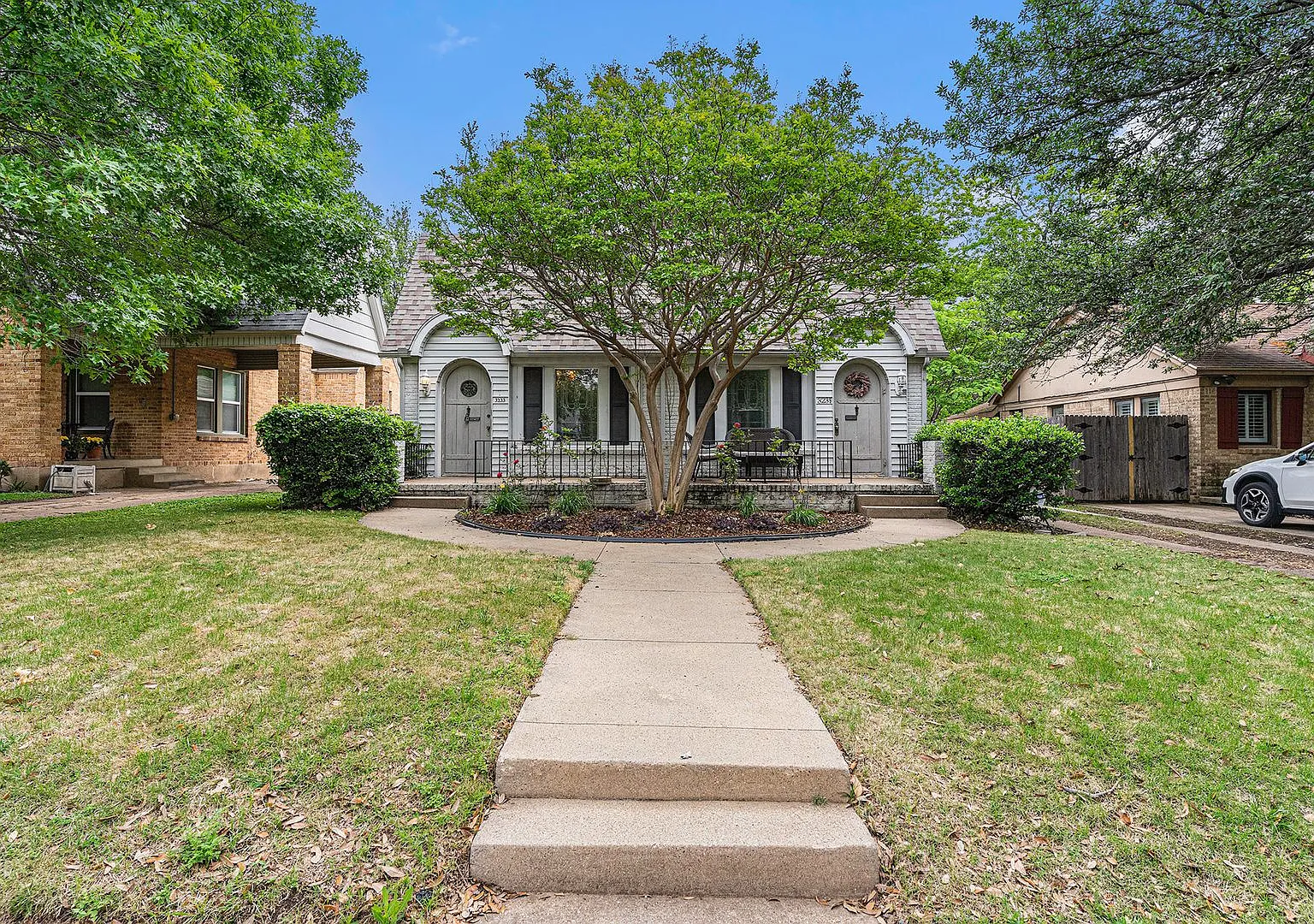 2-Bedroom Half-Duplex Near Tcu! — Photo 2