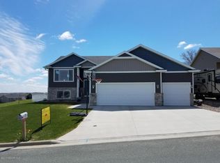 851 Golf View Ave, Zumbrota, MN 55992