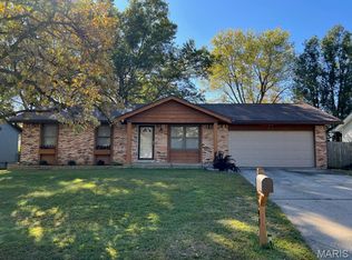 3900 Summer Forest Dr, Saint Charles, MO 63304