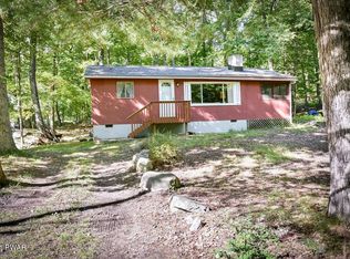138 Fairview Dr, Dingmans Ferry, PA 18328