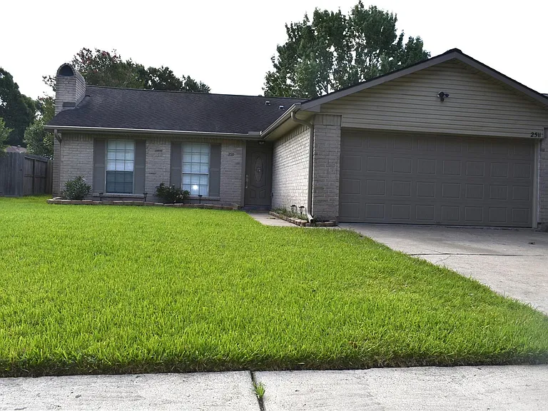2511 Maple Tree Ct — Photo 1