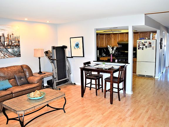 4th image of 10524 S Keating Ave APT 203