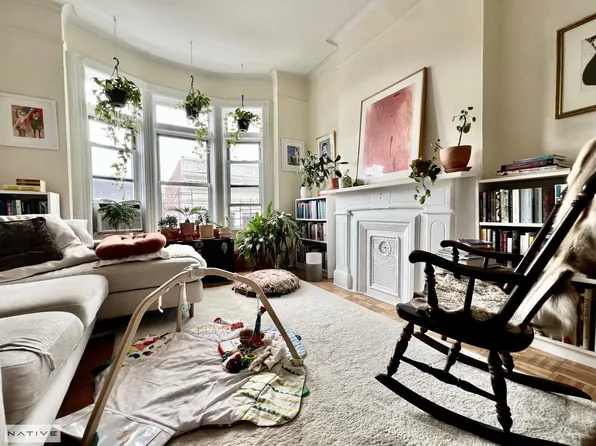782 Manhattan Avenue image 1 of 7