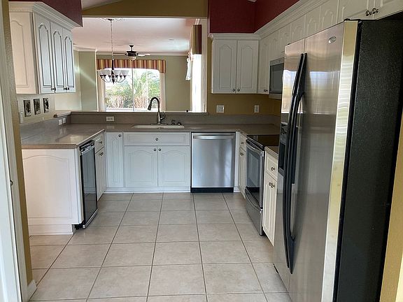 4th image of 5729 Bounty Cir