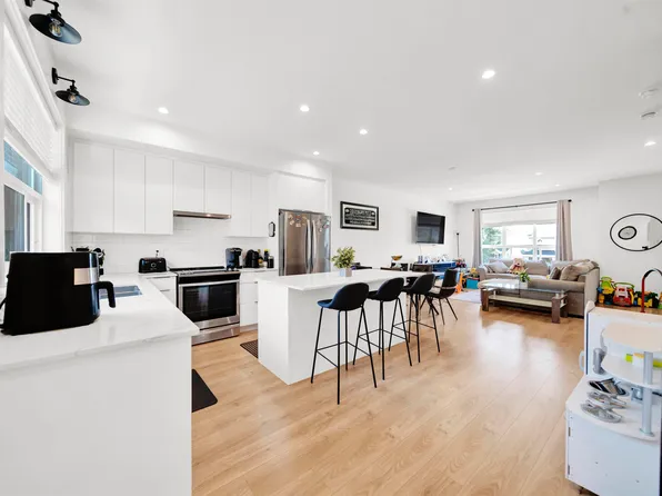 19255 Aloha Dr #10, Surrey, BC V4N 6T8