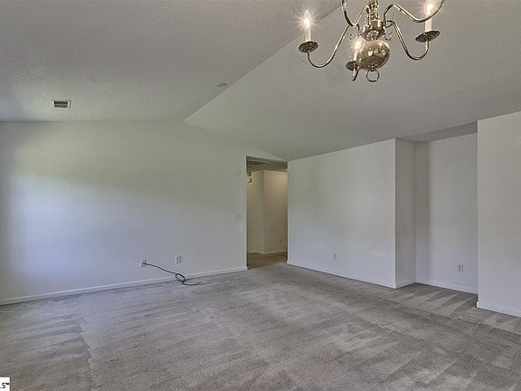 5th image of 122 White Willow Ct
