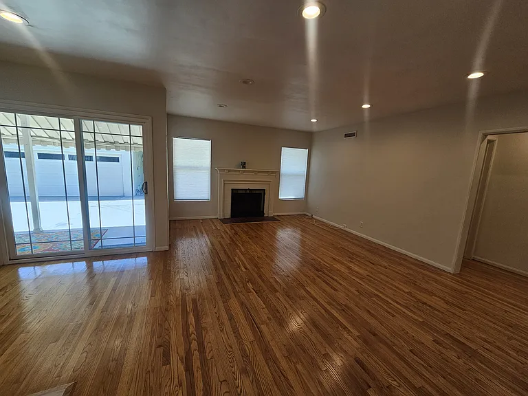 7618 Cleargrove Dr — Photo 11