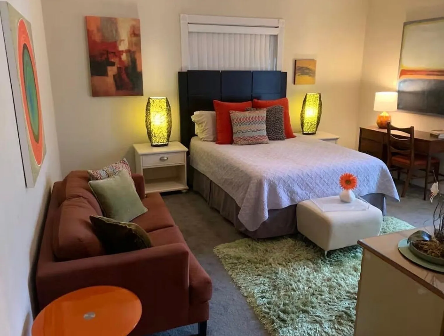 1 bed, 1.0 bath, 592 sqft, $1,968 — Photo 2