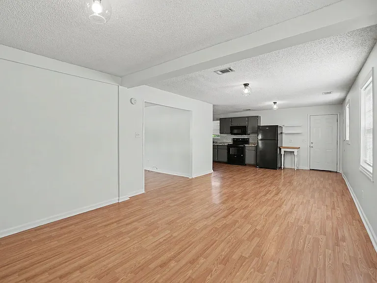 24 N Parkwood Dr — Photo 11