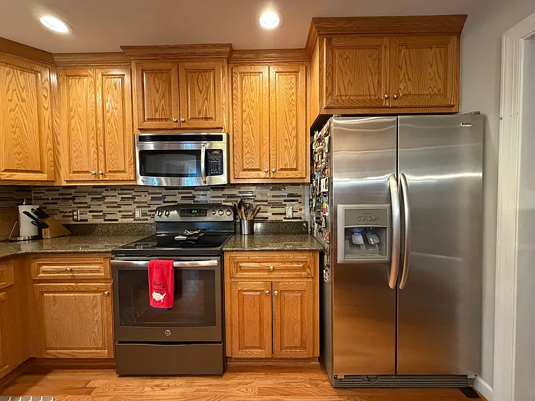 35 Woodbury Ln — Photo 10