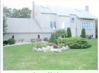 91 Meadow Ridge Ln, Guilford, CT 06437