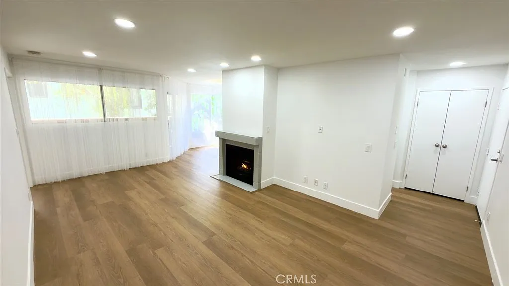 2 bed, 1200 sqft, $4,300 — Photo 4