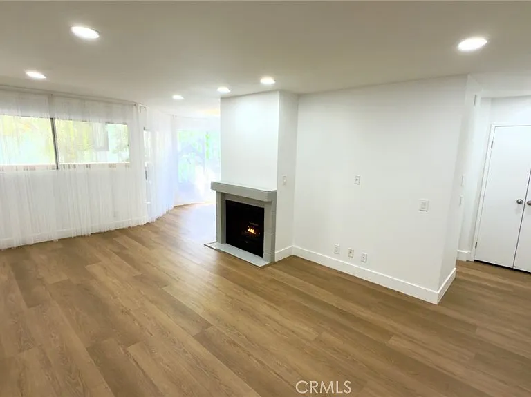 839 N Hayworth Ave #104 — Photo 4