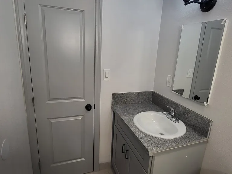560 E Pleasant St #3 — Photo 17