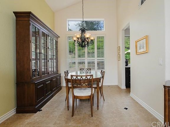 5th image of 10 Solitaire Ln