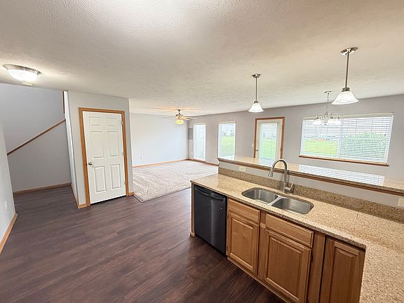 3rd image of 6032 Glenbrook Ln