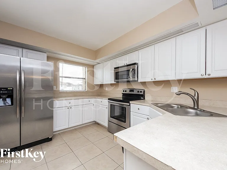 143 Dorchester Ct — Photo 6