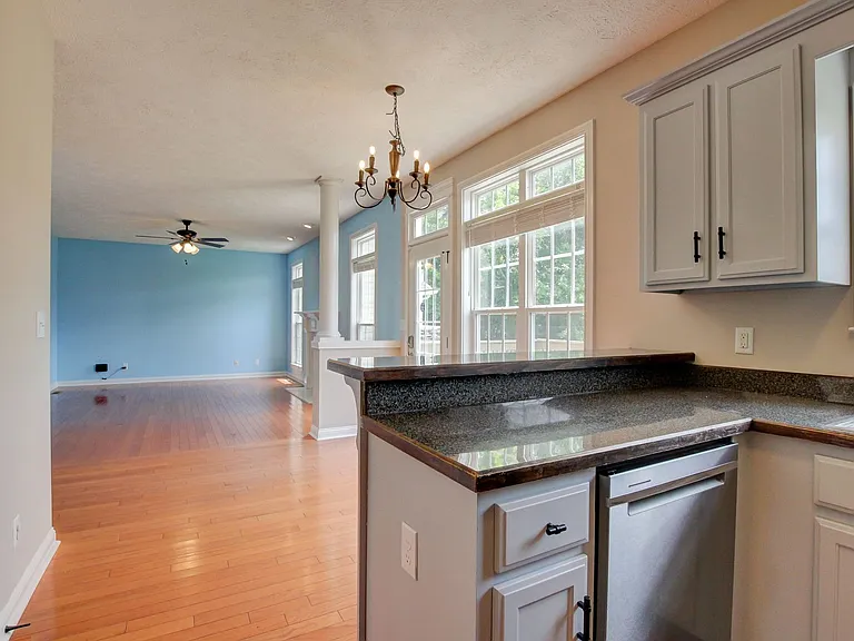 716 Cavalier Dr — Photo 88