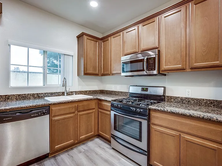 811 N Turner Ave #7 — Photo 5