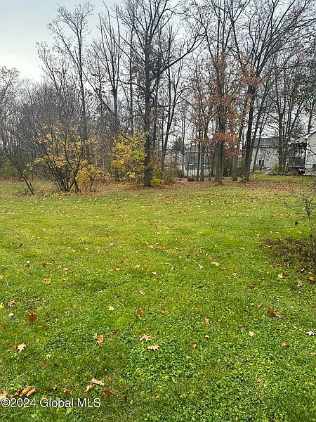 3rd image of 2588 Grandview Avenue