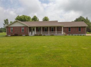 1916 Perrine Rd, Farmington, MO 63640