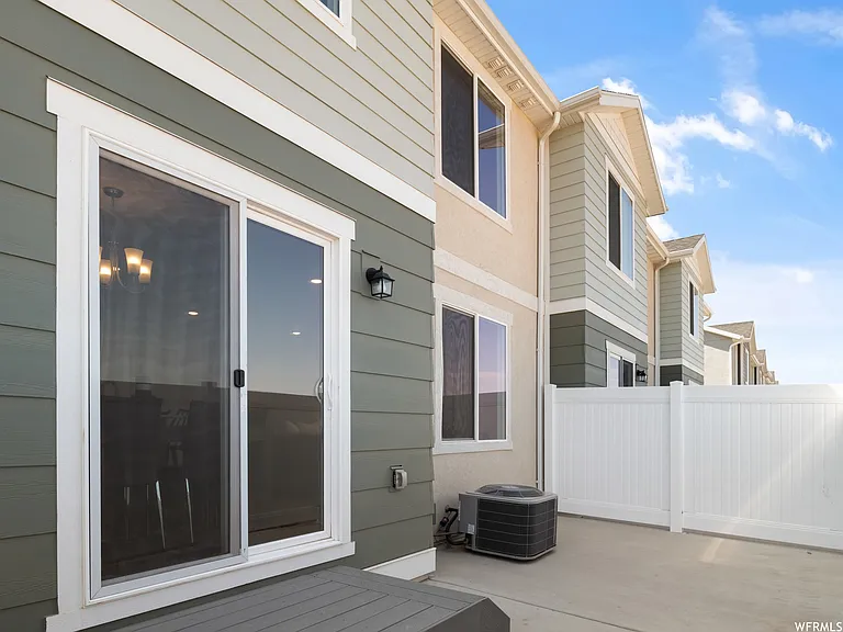 1077 Jack Dr — Photo 18
