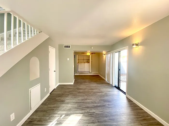 2 bed, 1.5 bath, 882 sqft, $1,445 — Photo 2