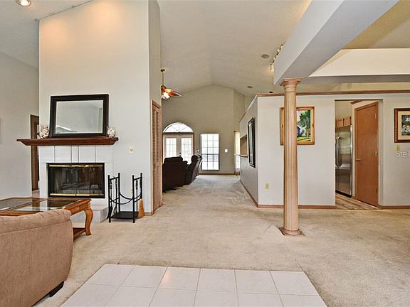 3rd image of 609 Adriane Park Cir