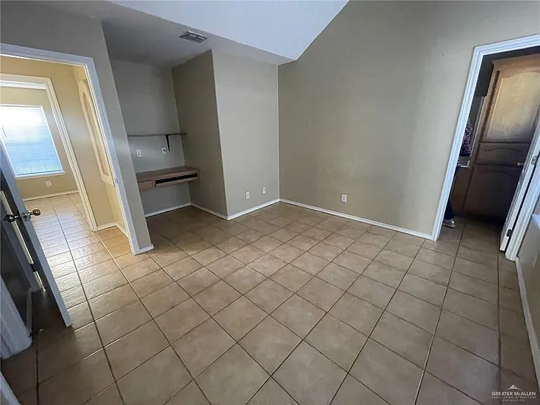 815 N Cross Ln #4 — Photo 10