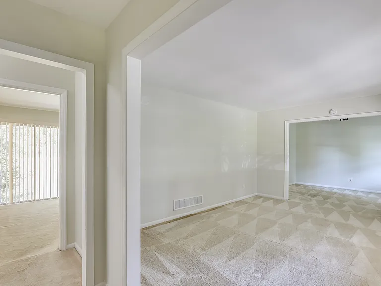 1725 Cheltenham Ln — Photo 7
